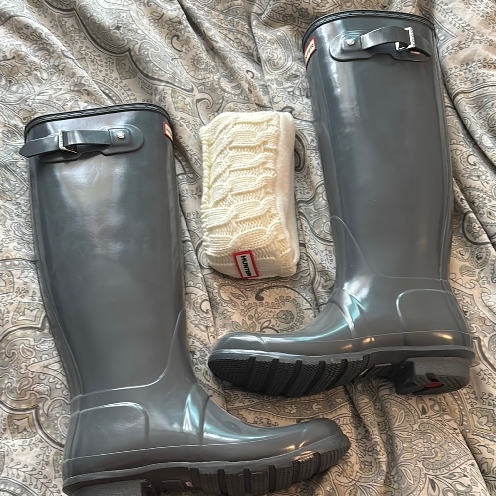 Like NEW Hunter Tall Rain Boots with Socks
